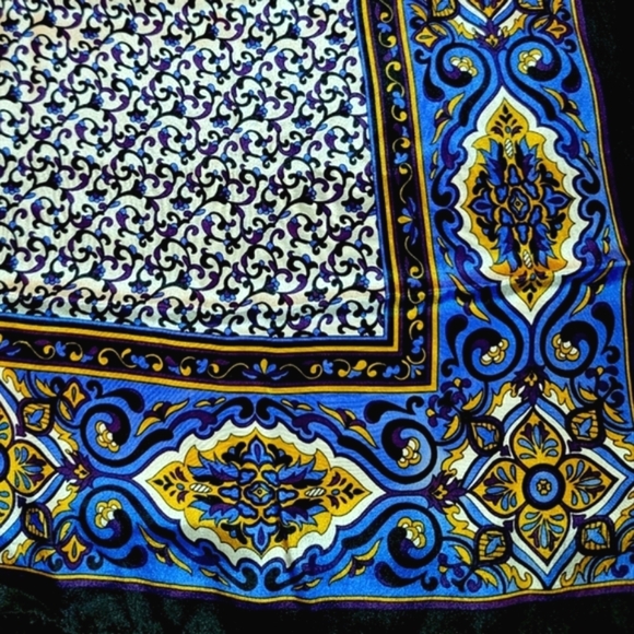 Accompli silk scarf - Picture 3 of 5